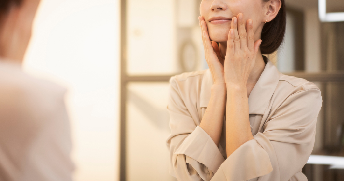 顔のたるみはなぜ起こる？原因とたるむ仕組み・エイジングケアを解説