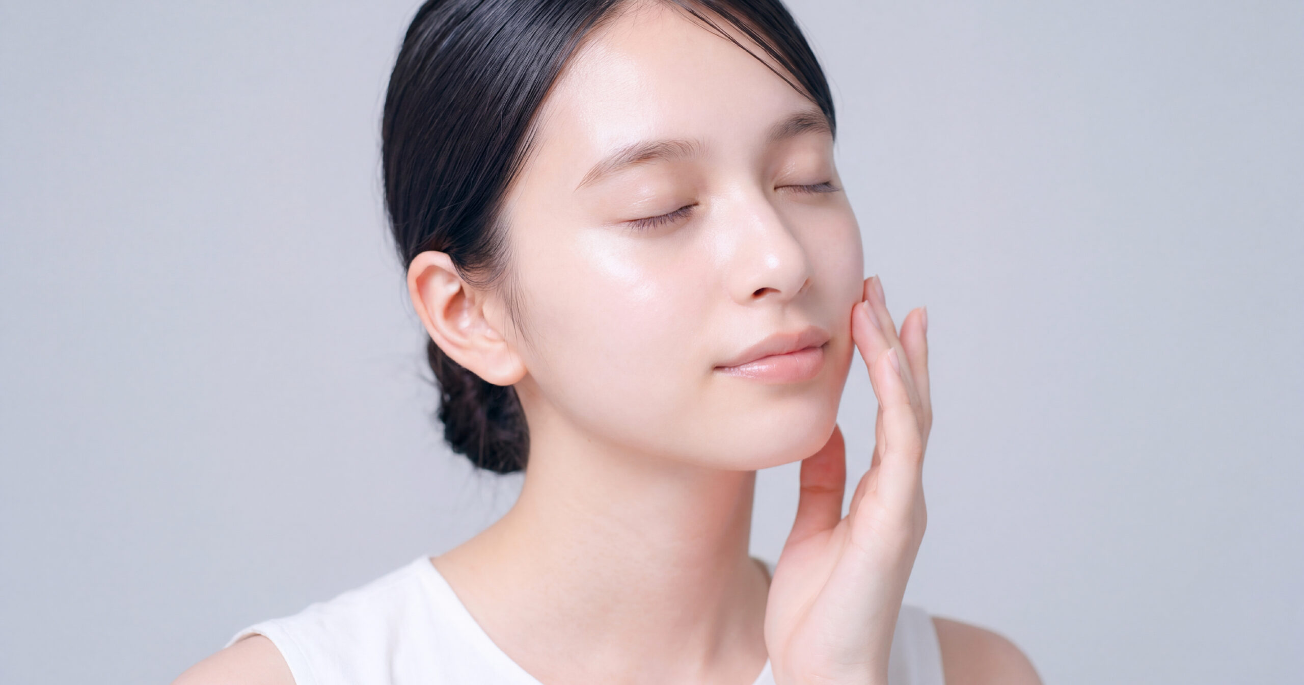 目の下のたるみの原因は？クマとの違いと生活習慣の改善・美容器を使ったケア方法を解説